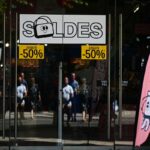 Canicule : le gouvernement prolonge les soldes d&rsquo;été pour soutenir les commerçants.