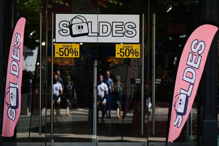Canicule : le gouvernement prolonge les soldes d’été pour soutenir les commerçants.