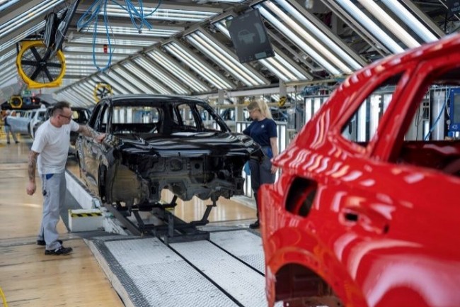 Volkswagen annonce une migration complète vers le cloud pour optimiser ses opérations.