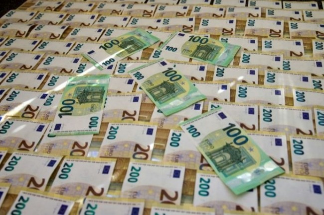 Les dérives budgétaires du tokenmaxxing suscitent des inquiétudes parmi les régulateurs financiers.