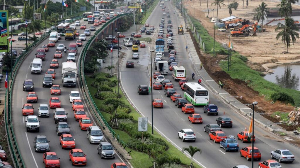 Côte d’Ivoire : Le secteur VTC adopte les véhicules électriques pour réduire les émissions.