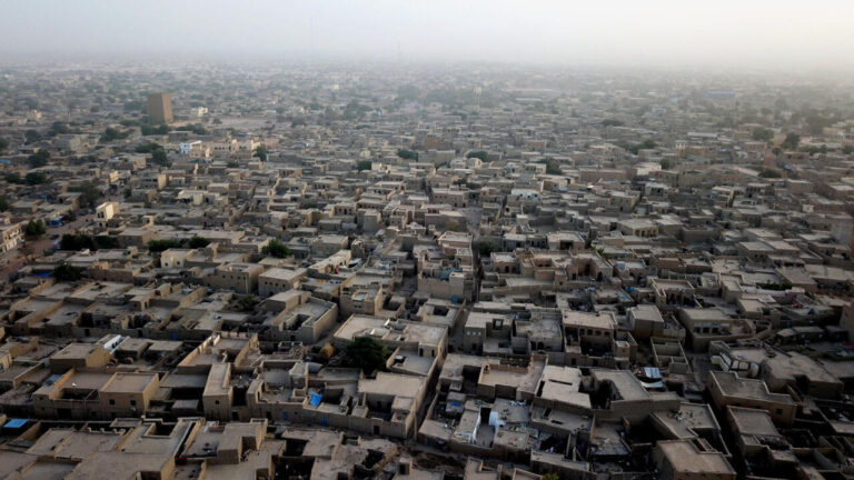 Tombouctou au Mali sans électricité ni eau depuis quatre jours, carence de carburant depuis un mois