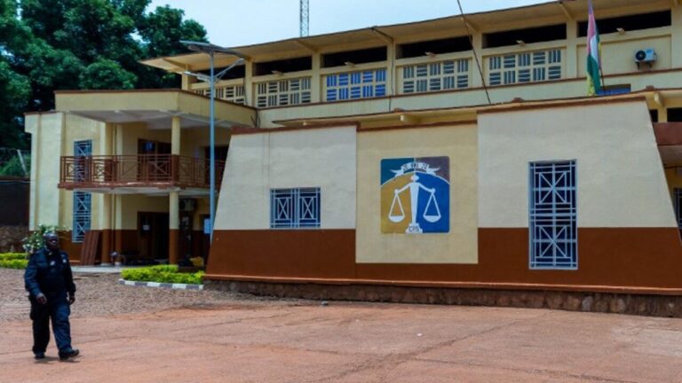 Centrafrique : le fils d’un ancien ministre accuse Bozizé au procès de son père disparu.