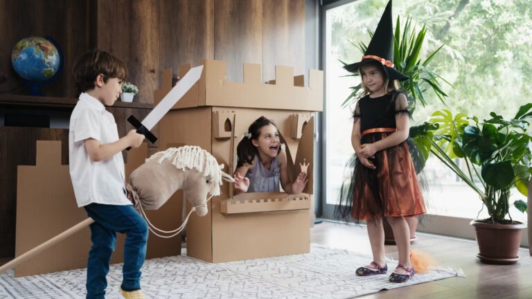 Des études montrent que les jeux d’imitation favorisent la santé mentale des enfants.