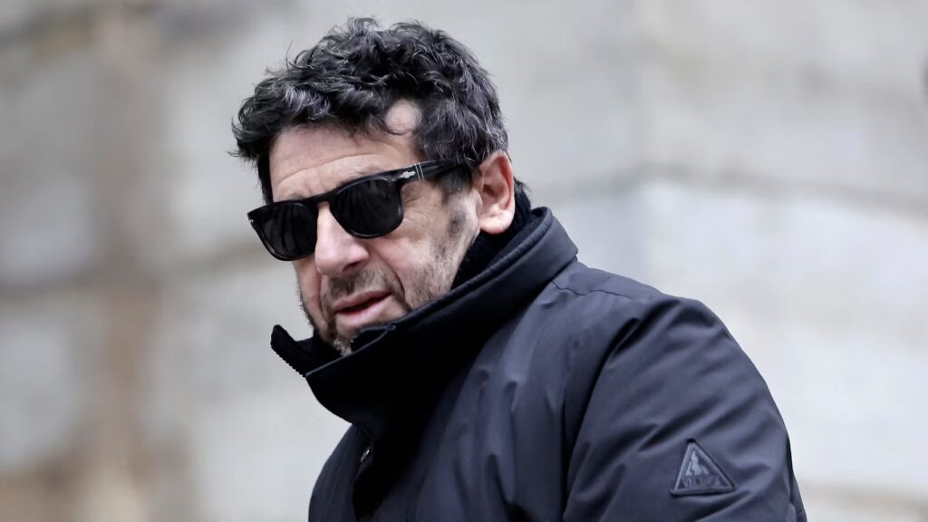 Patrick Bruel pourrait bientôt être persona non grata en France avant sa tournée.