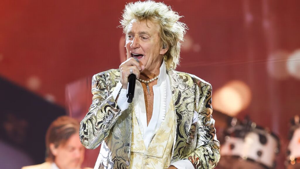 Coupe du monde 2026 : Rod Stewart suscite des réactions mitigées dans les tribunes.