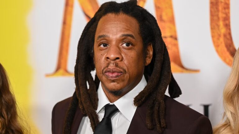 Jay-Z critique Nicki Minaj, Kanye West et Drake lors d’une improvisation en concert