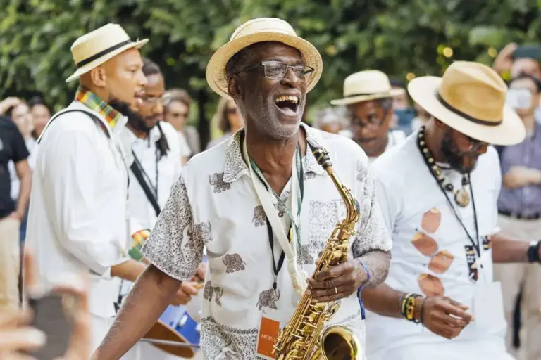 Fête de la musique à Paris : concerts gratuits dans divers quartiers de la ville.