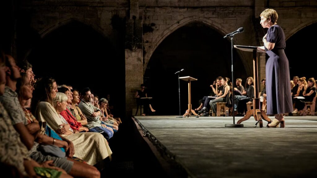 « Le Procès Pelicot disponible en librairie après son succès au Festival d’Avignon »