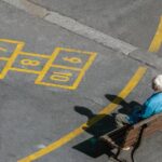 Un homme contraint d&rsquo;exporter son père en raison de la situation économique difficile.