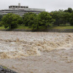 Deux tempêtes tropicales menacent le Japon, des pluies causent deux décès à Taïwan.