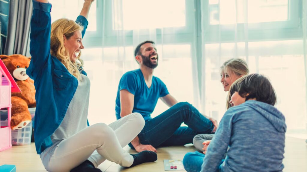 Six jeux d’observation et de rapidité pour diversifier vos soirées en famille.