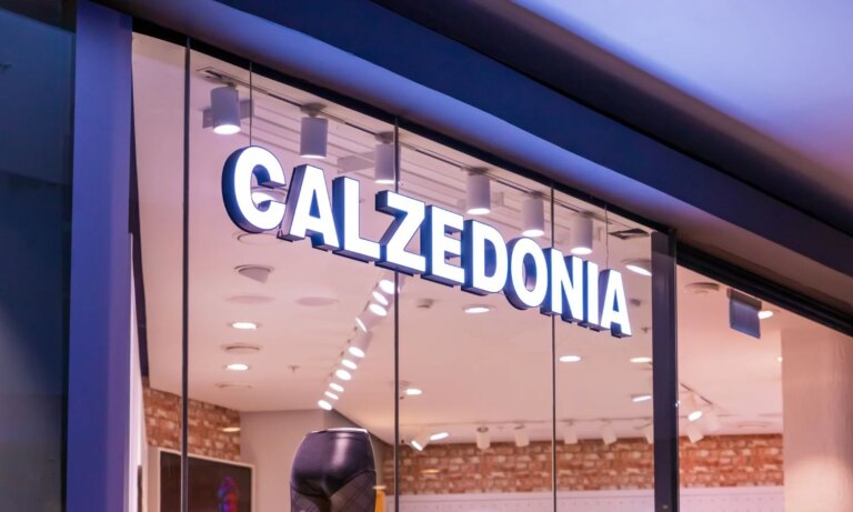 Calzedonia lance un bikini tendance qui rivalise avec les maillots de bain d’Etam et Eres.