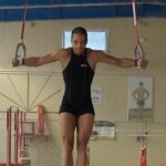 Dounia, athlète, défie les limites du sport paralympique en quête d’égalité.