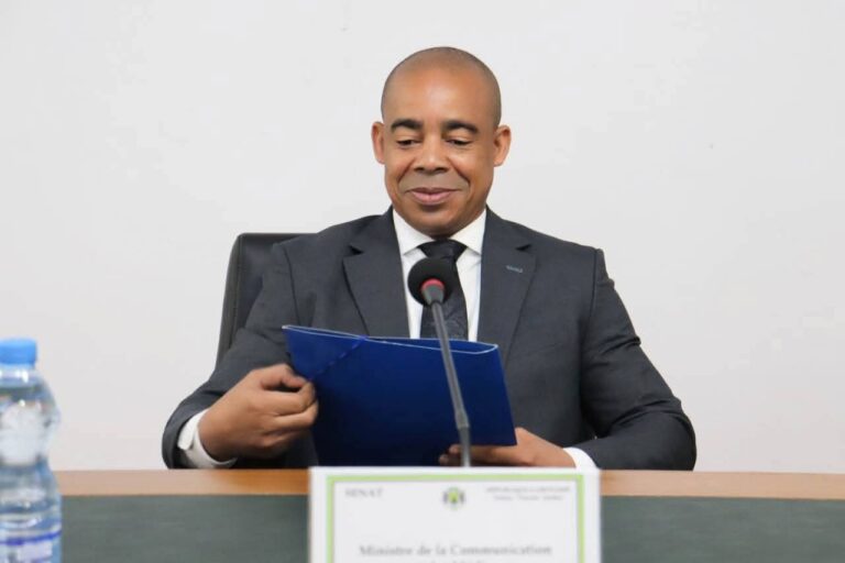Le Gabon impose un représentant aux géants du numérique TikTok, Facebook et X.