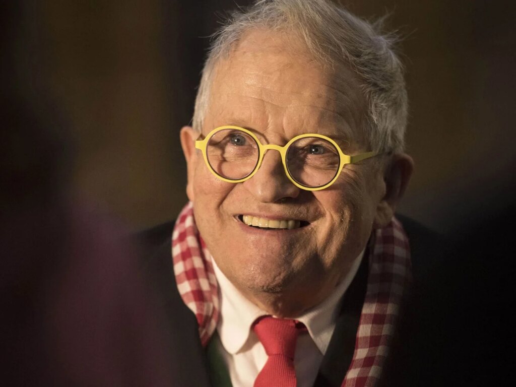 David Hockney, artiste britannique, s’éteint à 88 ans : retour sur son parcours et son influence.