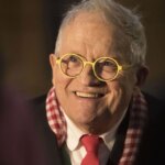 David Hockney, artiste britannique, s&rsquo;éteint à 88 ans : retour sur son parcours et son influence.