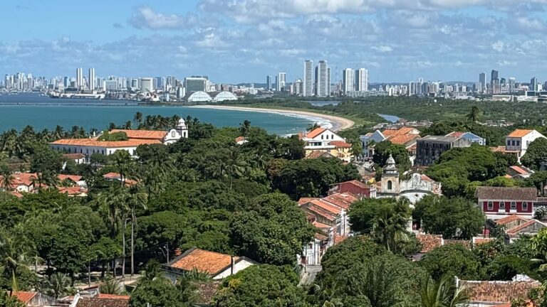 Fortaleza et Recife, au Brésil, attirent un nombre croissant de touristes européens.