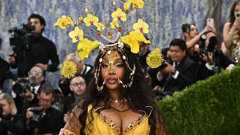 SZA critique l’utilisation de ses titres par des IA pour la création musicale, la qualifiant de répugnante.