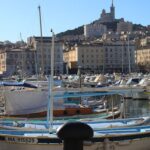 Opération de nettoyage au Vieux-Port de Marseille lancée par la mairie et la Métropole.