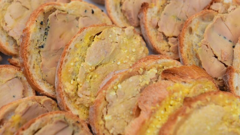 La Chine augmente sa production de foie gras, menaçant la France, leader mondial.