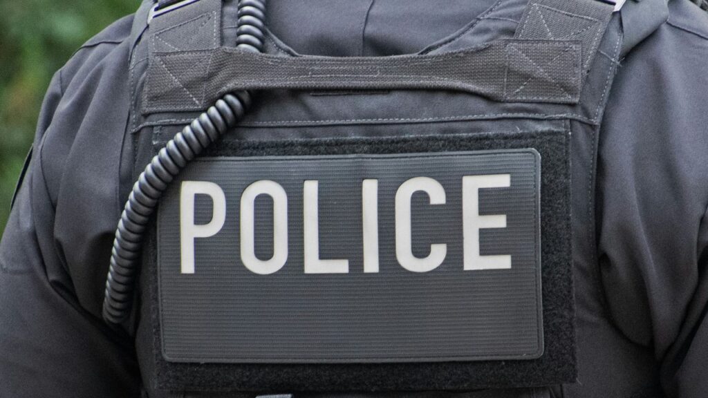 Home-jacking à Cannes : une famille dérobée de 3,5 millions d’euros en biens.