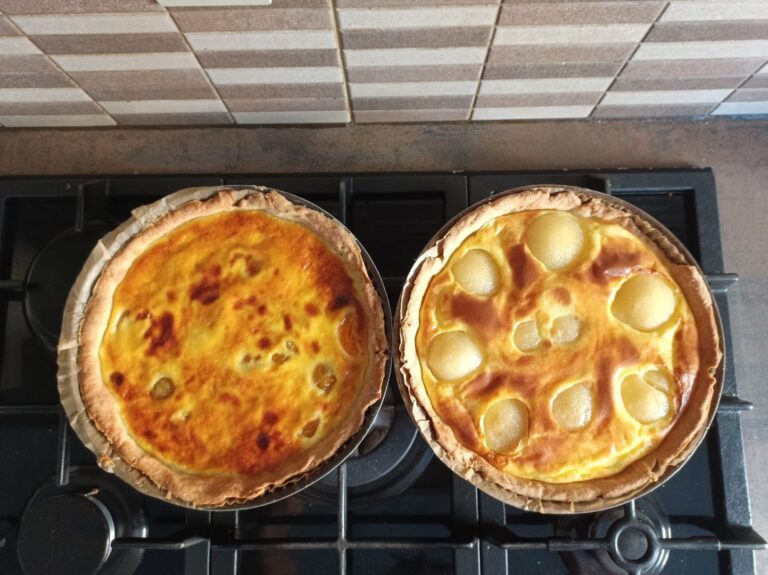 Recette de tartes aux abricots et poires au combi Ninja dans une cuisine moderne.
