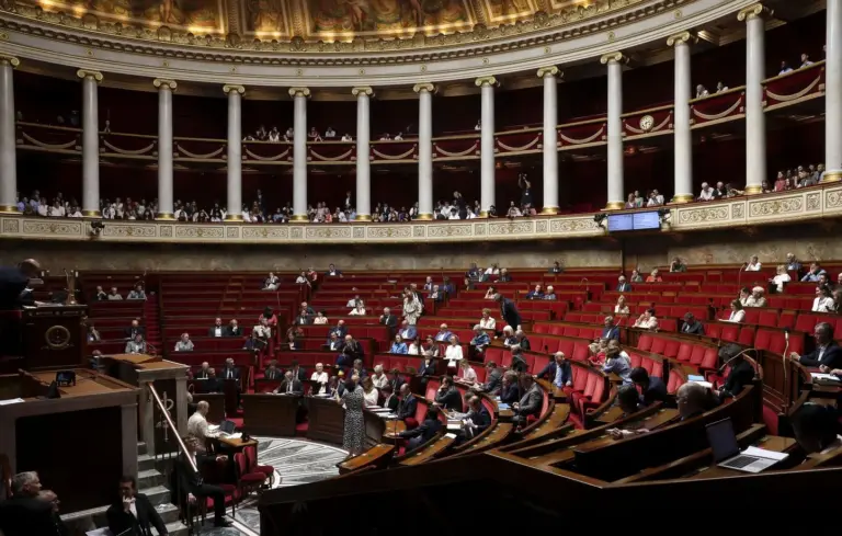 Aide à mourir : les députés votent des conditions spécifiques pour l’accès à cette pratique.