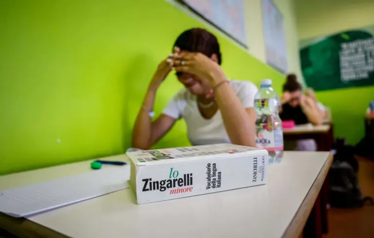Canicule dans les Hauts-de-Seine : Des élèves passent le bac dans un parking souterrain