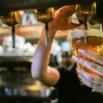 Fermetures acoustiques : le patron de bar à Bordeaux lance l’alerte avec #sauvetonbar