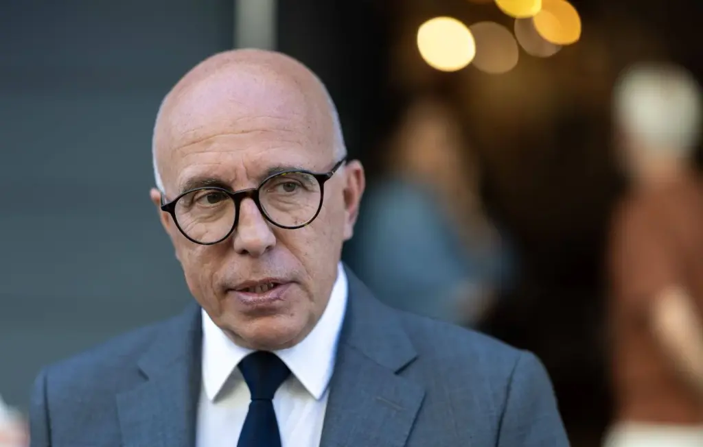 Éric Ciotti soutient la statue d’un résistant communiste, refuse le parvis Sarkozy à Nice.