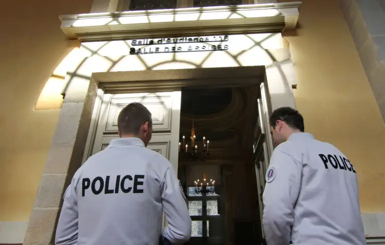 Gironde : Cinq jeunes hommes jugés pour un bizutage ayant causé la cécité d’un adolescent