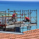 Effondrement de la toiture d’un immeuble en travaux à Bordeaux, sans blessés signalés.