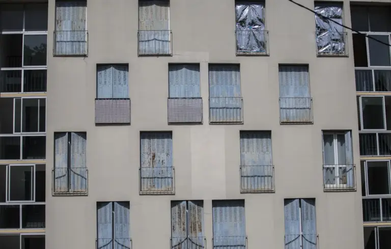 Canicule : La rareté des volets dans les logements urbains en France et ses conséquences