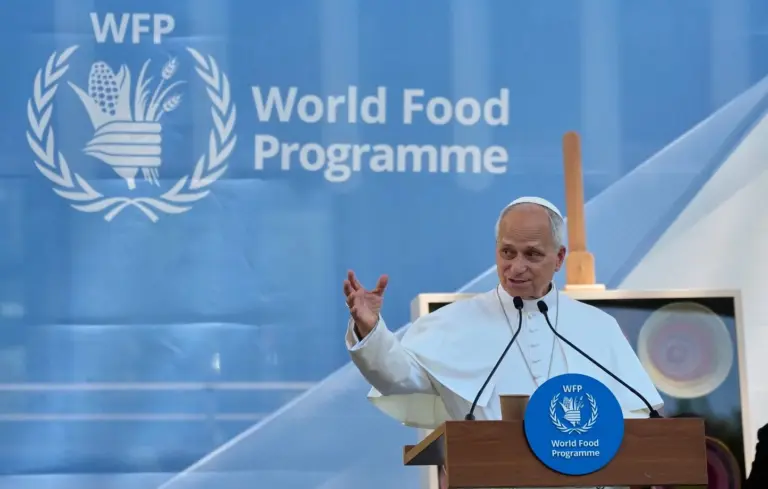 Le pape Léon XIV critique la bureaucratisation entravant l’aide humanitaire face aux famines.