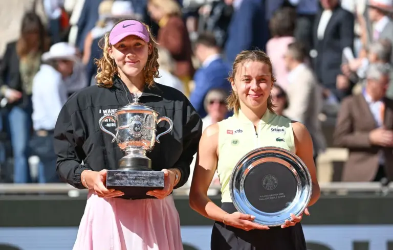 Absence du drapeau et de l’hymne russe à Roland-Garros après la victoire de Mirra Andreeva