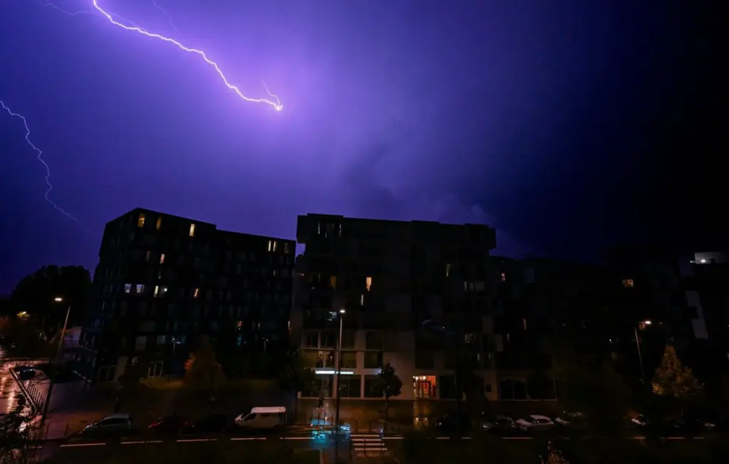 Orages dans le Nord : trois blessés, plusieurs arbres tombés et une maison détruite