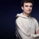 Hugo Décrypte sous surveillance des médias traditionnels pour ses analyses en ligne.
