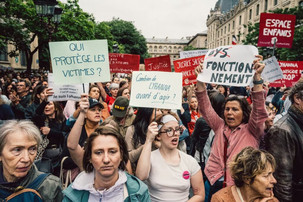 Mort de Lyhanna : faible participation masculine aux manifestations féministes et enfantistes.
