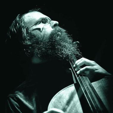 Karsten Hochapfel en concert avec Elise Caron au Jass Club, solo, duo et trio.