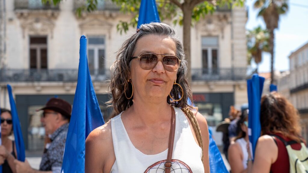 AESH demande un statut et un salaire décent après vingt ans de service à 960 euros par mois.