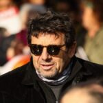 Patrick Bruel mis en examen pour viols et agressions sexuelles, décision judiciaire attendue.
