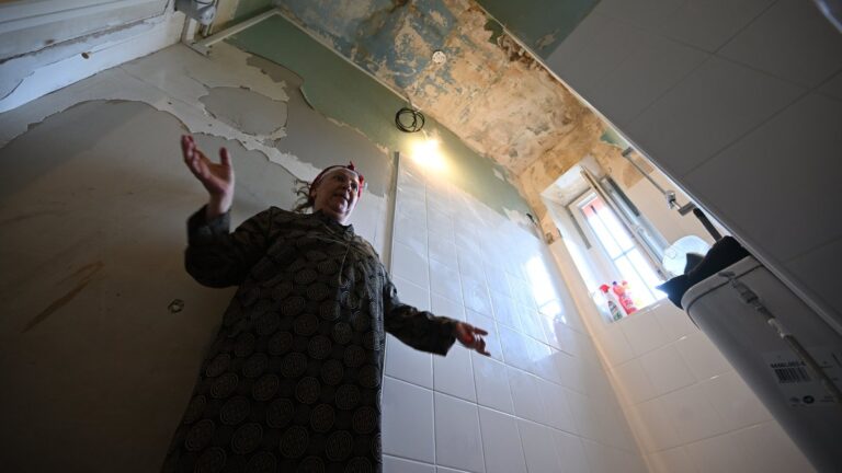 Toulouse : une retraitée de plus de 60 ans doit fuir chez ses proches pour se laver.