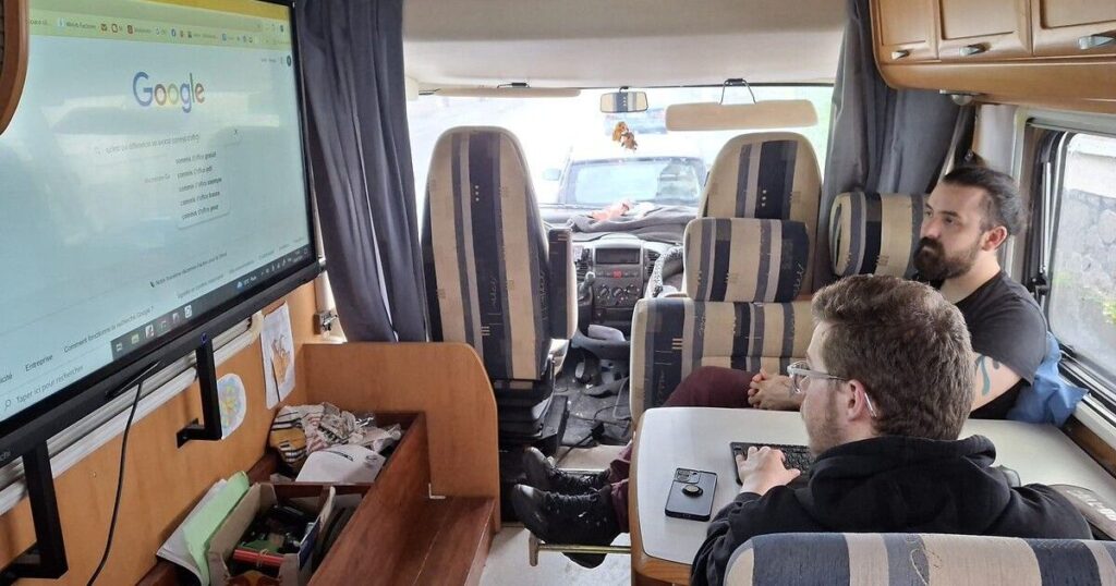 Révisions du bac : un camping-car devient une salle de classe itinérante autour de Saint-Lô