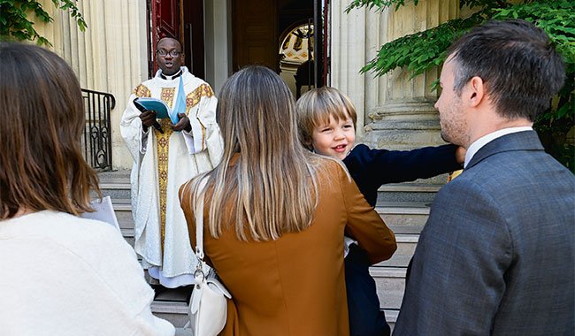 Préparation au baptême : les initiatives pour transmettre la foi dans les communautés locales.