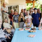 Guy, 102 ans, ancien facteur, aspire à devenir le doyen des Français dans sa résidence seniors.