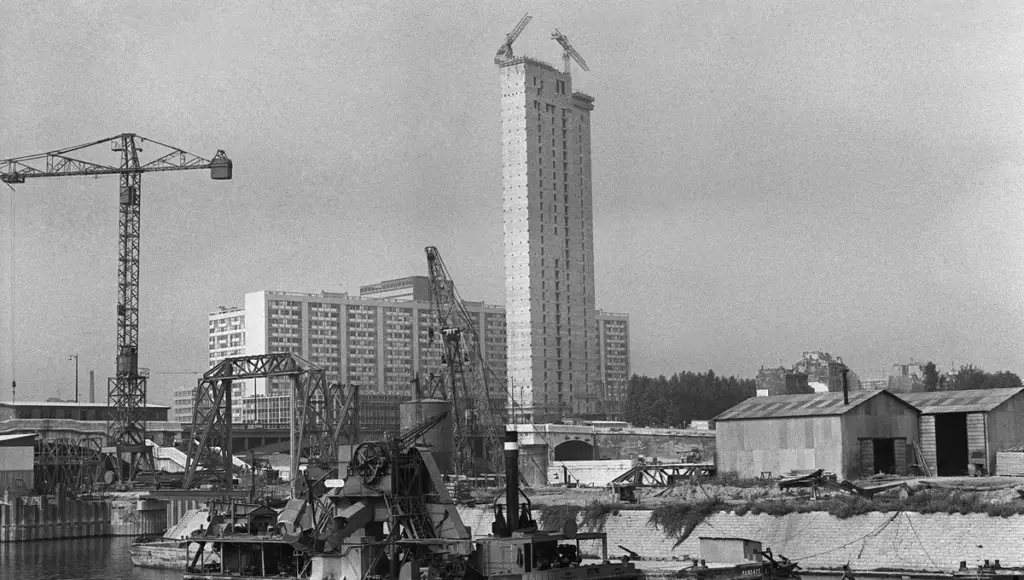 Puteaux, 1971 : Publication de « Chicago-sur-Seine » en intégralité par les Archives nationales
