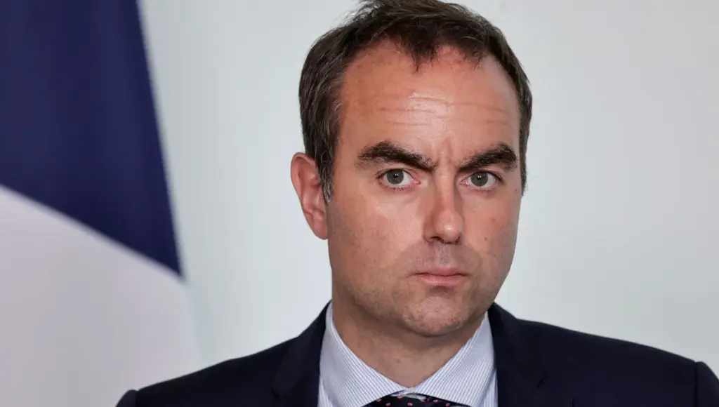 Sébastien Lecornu met en garde contre le mercenariat numérique et les ingérences étrangères aux élections 2027.