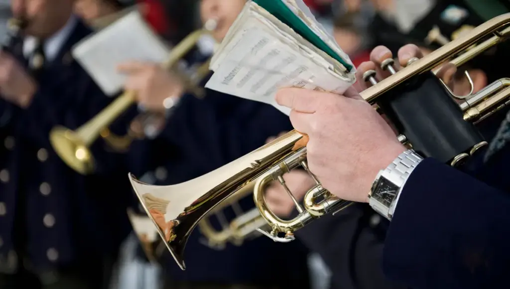 Roger Boutry valorise les instruments à vent au sein de la musique classique française.