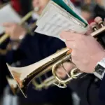 Roger Boutry valorise les instruments à vent au sein de la musique classique française.